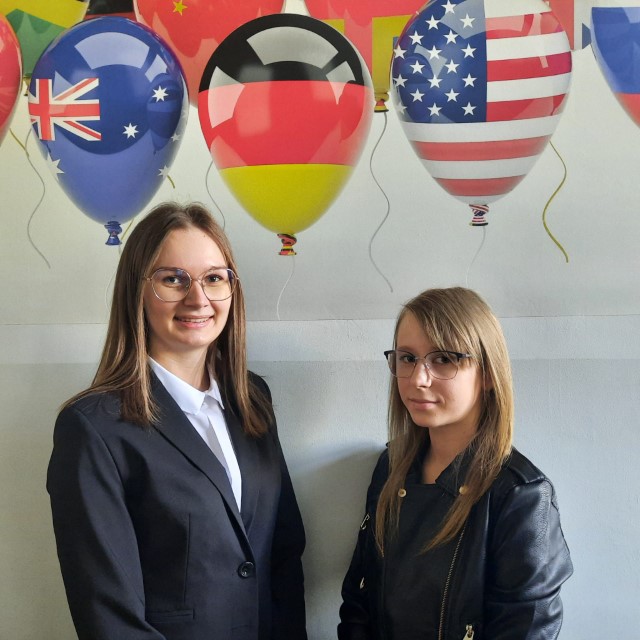 Maturzystki w LKW Walter