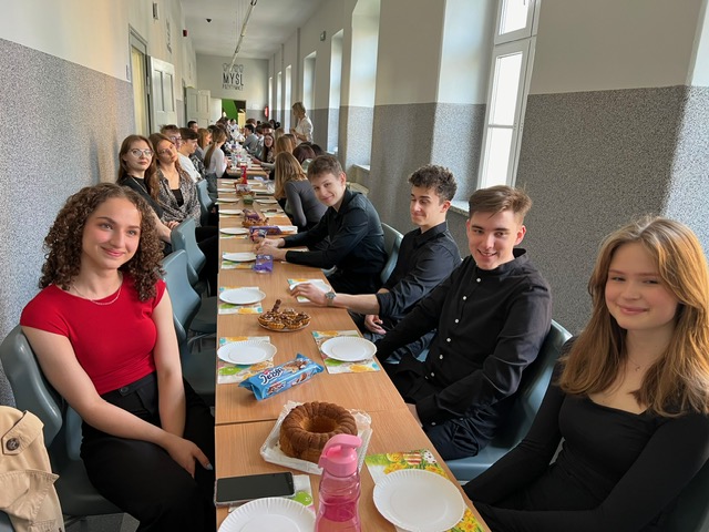 Integracja przy śniadaniu wielkanocnym