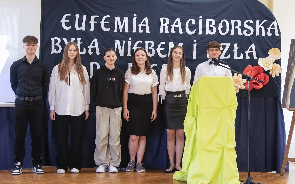 „Od historii prawdziwej, od dziejów minionych – nie uciekniesz…