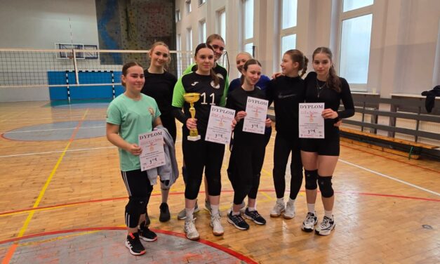 Podwójne zwycięstwo Ekonomika w plażówce dziewcząt i chłopców.